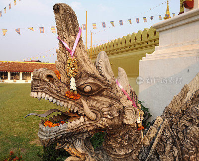 那加雕像在Pha that Luang，万象，老挝